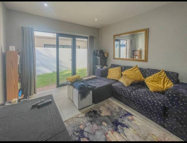 2 BEDROOM PROPERTY TO RENT IN MENLO PARK